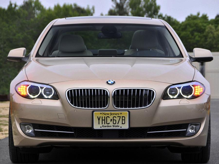  BMW 550i 2010 года  (US) (фото 5 из 7)